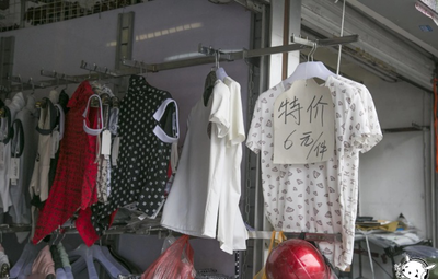 廣州沙河頂服裝批發(fā)城 按斤賣衣背后的行業(yè)困境與轉(zhuǎn)型思考